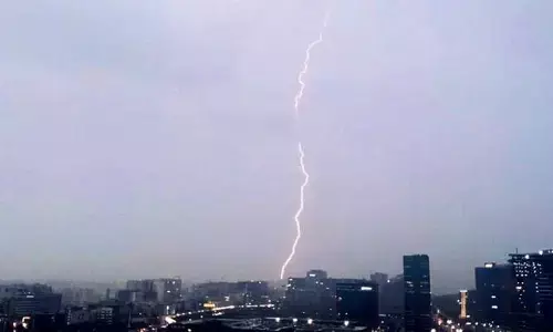 Thunders: ఏపీలో ఉరుములతో కూడిన వర్షం