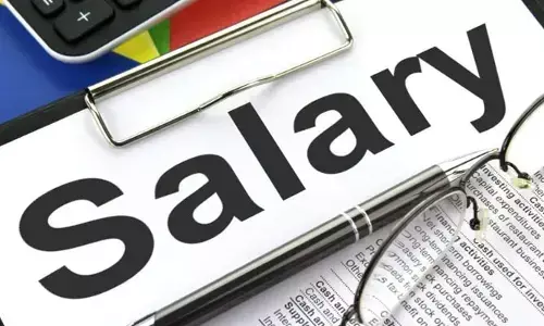డ్యూటీలకు రారు.. జీతాలు మాత్రం తీసుకుంటారు