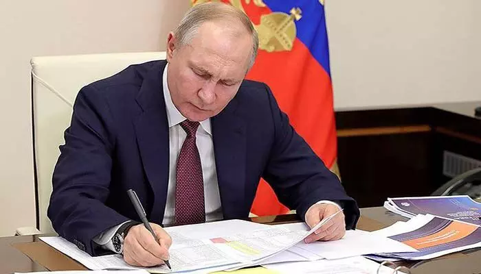Russian president Vladimir Putin :లింగ మార్పిడి నిషేధ బిల్లుకు ఆమోదం Russian president Vladimir Putin :లింగ మార్పిడి నిషేధ బిల్లుకు ఆమోదం