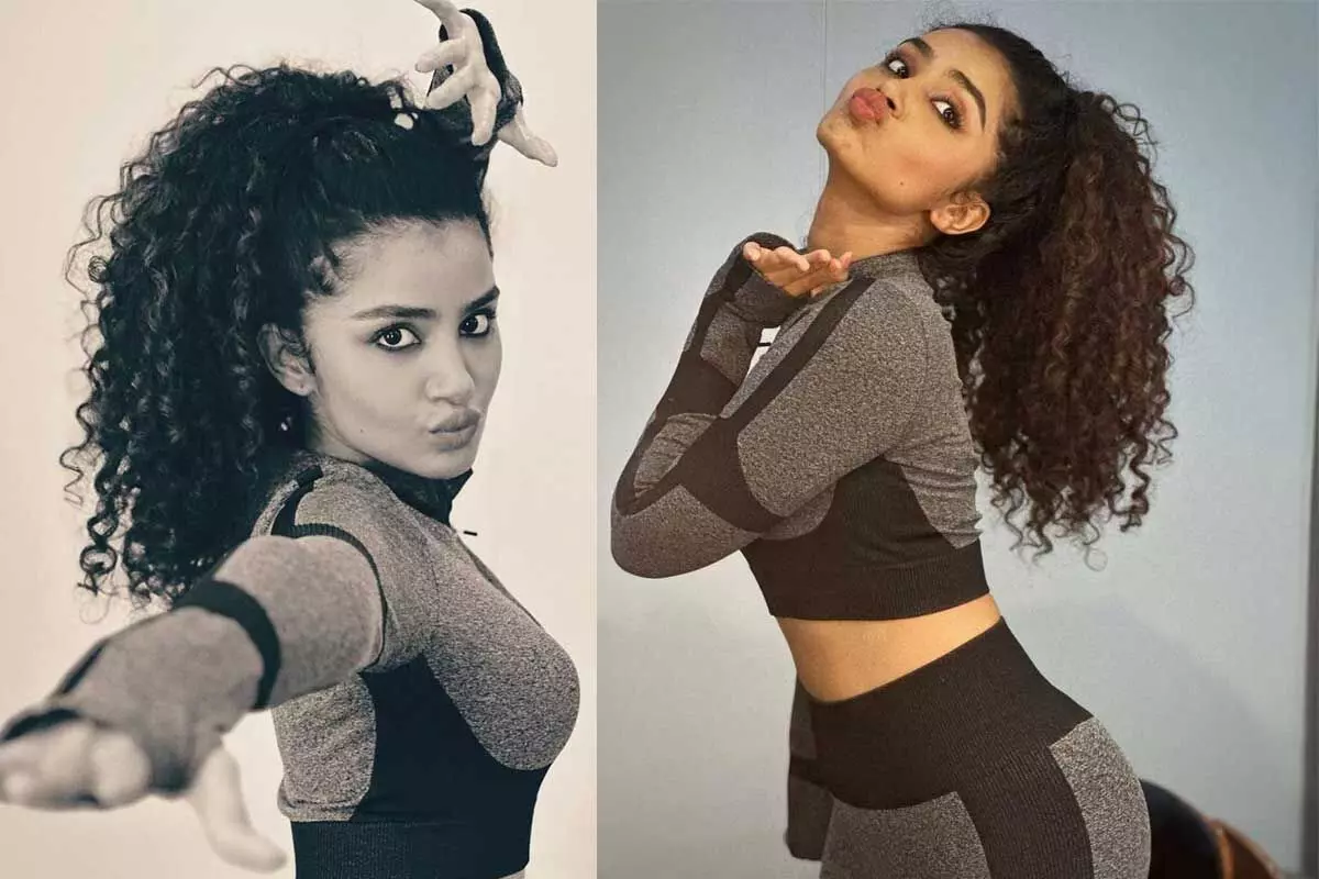 Anupama Parameswaran : క్యూట్ లుక్స్ తో కర్లీ హెయిర్తో అనుపమ కొత్త ఫోటోషూట్ Anupama Parameswaran : క్యూట్ లుక్స్ తో కర్లీ హెయిర్తో అనుపమ కొత్త ఫోటోషూట్