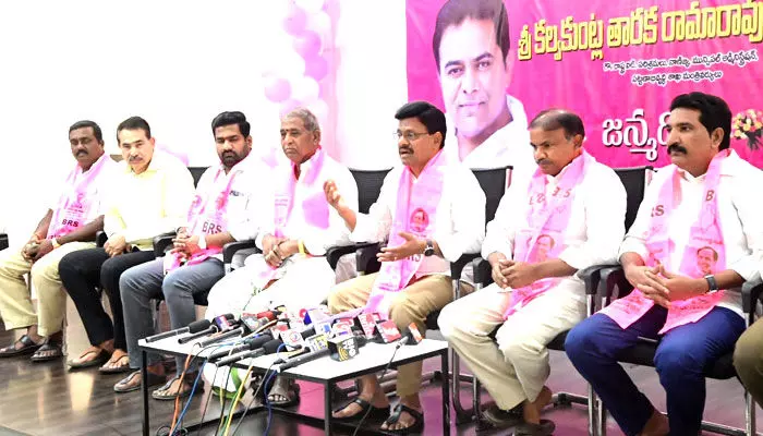 బీఆర్ఎస్ పార్టీని విమర్శించే నైతిక హక్కు పొంగులేటి కి లేదు బీఆర్ఎస్ పార్టీని విమర్శించే నైతిక హక్కు పొంగులేటి కి లేదు