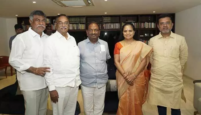 MLC Kavitha: ఆటో డ్రైవర్ల సమస్యల పరిష్కారానికి కృషి చేస్తా.. MLC Kavitha: ఆటో డ్రైవర్ల సమస్యల పరిష్కారానికి కృషి చేస్తా..
