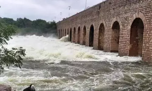పెరిగిన ఇన్ ఫ్లో.. ప్రమాదపు అంచున జంట జలాశయాలు..!
