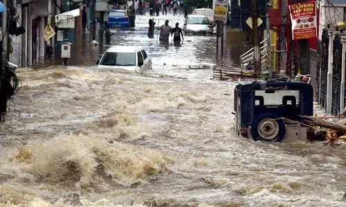 Hyderabad :హైదరాబాద్ అల్లకల్లోలం.. భయం గుప్పిట్లో ఆ ప్రాంత ప్రజలు