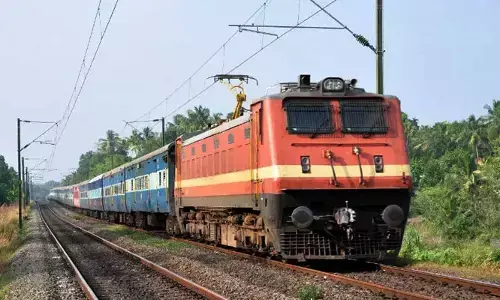 IRCTC లో టెక్నికల్ ఇష్యూ.. టికెట్ బుకింగ్ సేవలకు బ్రేక్