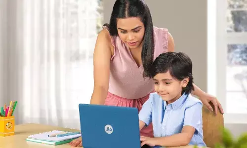 జియో మరో సంచలనం.. తక్కువ ధరకే ల్యాప్‌టాప్
