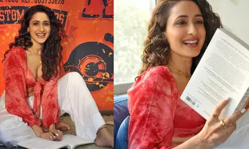 Pragya Jaiswal : సిట్టింగ్ పోజీషన్ లో క్లీవేజ్ అందాలతో పరువాల విందు