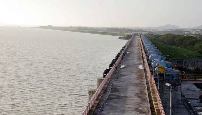 Mid Manair Dam : ఎల్ఎండి‌కి పెరుగుతున్న వరద.. హెచ్చరిక జారీ చేసిన అధికారులు