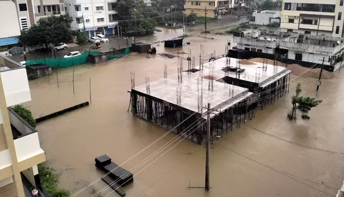 Warangal Floods:  వరంగల్‌లో వరద కన్నీరు.. ఫొటో ఫీచర్
