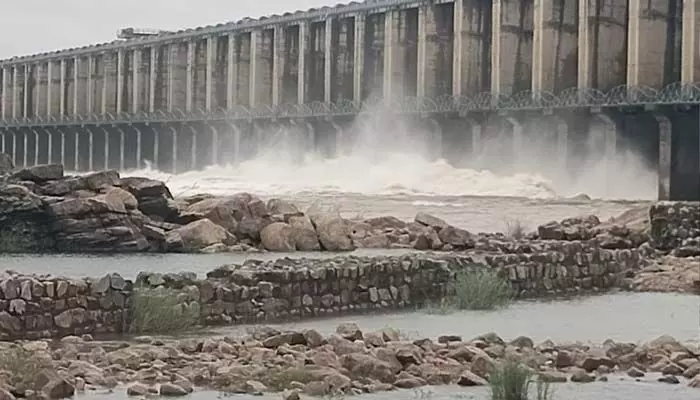 Jurala Dam : జూరాలకు భారీగా వరద ప్రవాహం.. 12 గేట్లు ఎత్తివేసిన అధికారులు