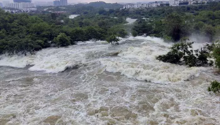 Hyderabad floods : అధికారుల కీలక నిర్ణయం.. మూసీ పరివాహక ప్రాంతాలకు అలర్ట్