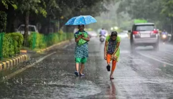 Telangana Rains: ఇంకా కోలుకోలేదు.. పలు జిల్లాలకు రెడ్ అలర్ట్ Telangana Rains: ఇంకా కోలుకోలేదు.. పలు జిల్లాలకు రెడ్ అలర్ట్