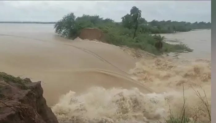 Mid Manair Dam : మిడ్ మానేరుకు పోటెత్తుతున్న వరద నీరు.. 22 గేట్లు ఎత్తివేత.. Mid Manair Dam : మిడ్ మానేరుకు పోటెత్తుతున్న వరద నీరు.. 22 గేట్లు ఎత్తివేత..
