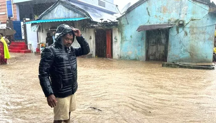 పొంగిపోర్లుతున్న వాగులు,చెరువులు పొంగిపోర్లుతున్న వాగులు,చెరువులు