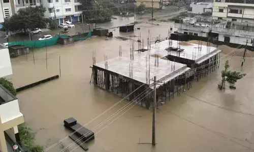 Telangana Floods : వరంగల్‌లో వరద బీభత్సం.. అంధకారంలో హన్మకొండ, వరంగల్ పట్టణాలు