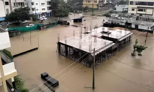 Warangal Floods:  వరంగల్‌లో వరద కన్నీరు.. ఫొటో ఫీచర్