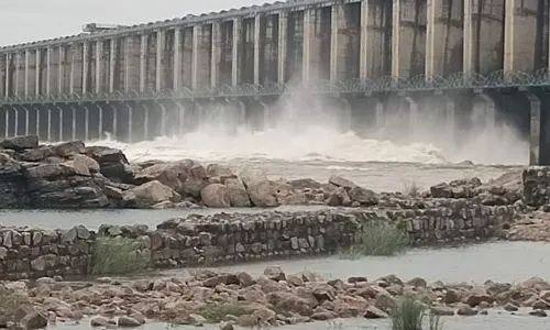 Jurala Dam : జూరాలకు భారీగా వరద ప్రవాహం.. 12 గేట్లు ఎత్తివేసిన అధికారులు