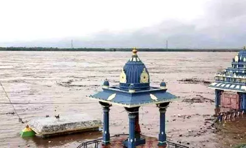 Khammam Floods  : ఖమ్మంలో అంతా అస్తవ్యస్తం.. ఫొటో ఫీచర్