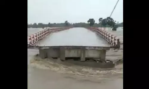 వరద ఉధృతికి కొట్టుకుపోయిన బ్రిడ్జి.. ఎక్కడంటే?(వీడియో)