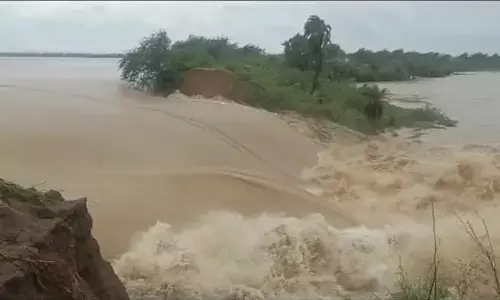 Mid Manair Dam : మిడ్ మానేరుకు పోటెత్తుతున్న వరద నీరు.. 22 గేట్లు ఎత్తివేత..
