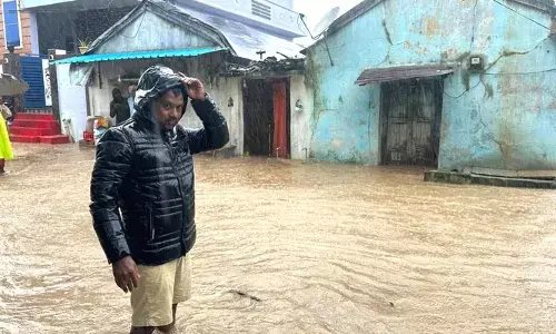 పొంగిపోర్లుతున్న వాగులు,చెరువులు