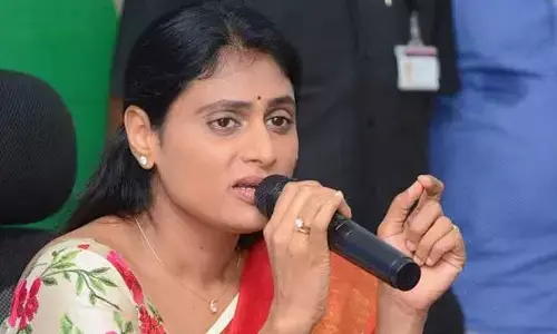 సజ్జలకు షర్మిల వార్నింగ్: మీకథ మీరు చూసుకోండంటూ హెచ్చరిక