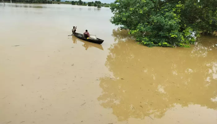 Telangana Floods : వేగంగా వస్తున్న గోదావరి నది బ్యాక్ వాటర్..