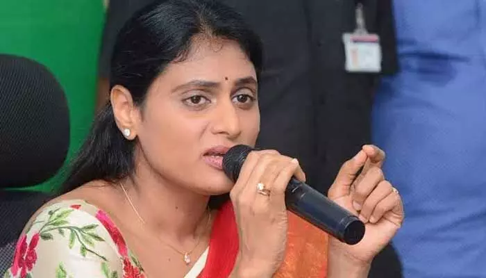 BRS అంటే ‘భూములమ్మే రాష్ట్ర సమితి’: మరో కొత్త పేరుపెట్టిన షర్మిల BRS అంటే ‘భూములమ్మే రాష్ట్ర సమితి’: మరో కొత్త పేరుపెట్టిన షర్మిల