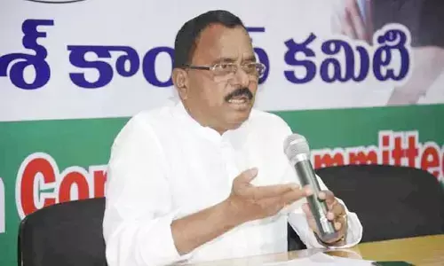 తిండి లేక వాళ్లు అల్లాడుతున్నారు: Mallu Ravi