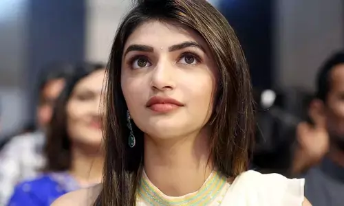 రూ. 100 కోట్లు ఇచ్చిన అలాంటి సినిమాల్లో నటించనని చెప్పేసిన శ్రీలీల..?