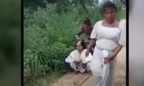 యువకుడి గుండు గీసి బలవంతంగా మూత్రం తాగించిన హిజ్రాలు