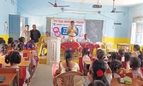 యువత మత్తు పదార్థాలకు దూరంగా ఉండాలి : గజ్వేల్ ఏసీపీ రమేష్