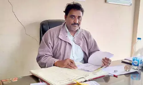 రుణాలను సద్వినియోగం చేసుకోవాలి : అసిస్టెంట్‌ రిజిస్ట్రార్‌ శ్రీనివాస్‌రెడ్డి