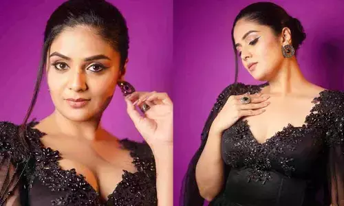 పెళ్లైన స్టార్ హీరోకు ఐలవ్‌యూ చెప్పిన Sreemukhi.. హగ్ చేసుకున్న పిక్ షేర్ చేస్తూ ..