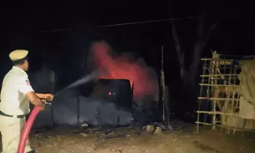 విద్యుత్ షార్ట్ సర్క్యూట్ తో పూరిల్లు దగ్ధం