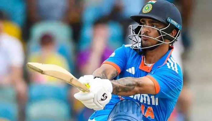 INDvsWI : నువ్వు ధోనీ కాదంటూ లెజెండ్ సెటైర్.. కౌంటర్ ఇచ్చిన ఇషాన్ కిషన్! INDvsWI : నువ్వు ధోనీ కాదంటూ లెజెండ్ సెటైర్.. కౌంటర్ ఇచ్చిన ఇషాన్ కిషన్!