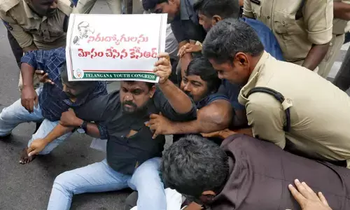 TS Assembly : తొలి రోజే అసెంబ్లీకి నిరసన సెగ.. పోలీసుల ఉరుకులు, పరుగులు (ఫొటోలు)