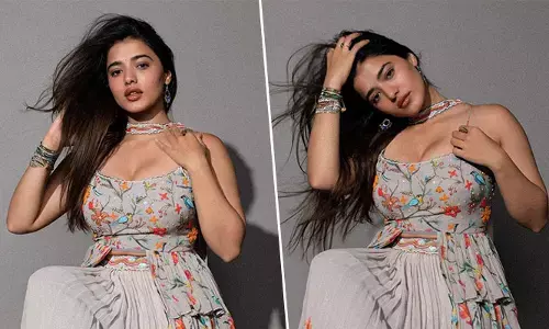 ఎద అందాలు చూపిస్తూ Ketika Sharma రచ్చ..