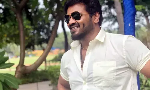 ఒకే దెబ్బకు రెండు పిట్టలు.. సినీ రంగంలో, రాజకీయాల్లో చక్రం తిప్పబోతున్న Manchu Manoj..!