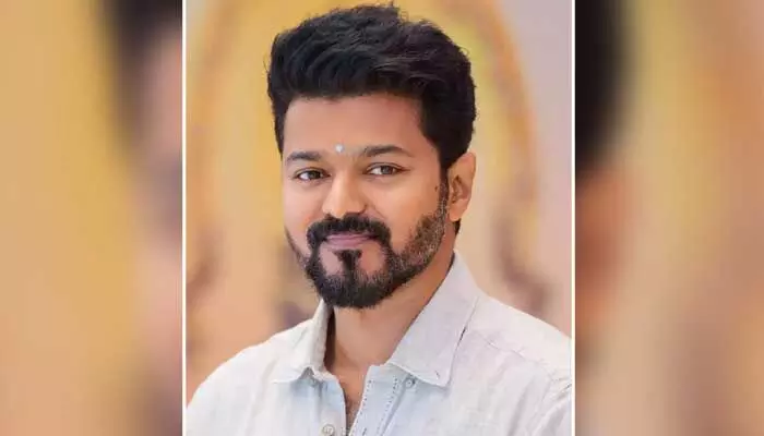 రాజకీయాల్లోకి Thalapathy Vijay.. నేడు వాళ్లతో కీలక భేటీ! రాజకీయాల్లోకి Thalapathy Vijay.. నేడు వాళ్లతో కీలక భేటీ!