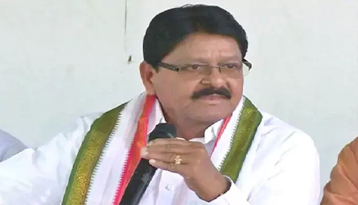 మాజీ మంత్రి సర్వే దారెటు? మాజీ మంత్రి సర్వే దారెటు?