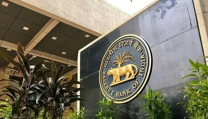 బ్యాంకులకు చేరిన 93 శాతం రూ. 2,000 నోట్లు! బ్యాంకులకు చేరిన 93 శాతం రూ. 2,000 నోట్లు!