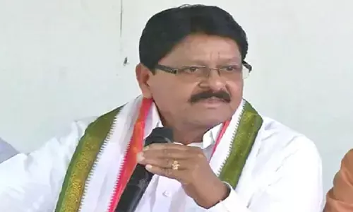 మాజీ మంత్రి సర్వే దారెటు?