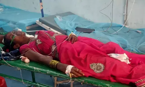 మహిళపై కత్తితో దాడి.. పరిస్థితి విషమం!