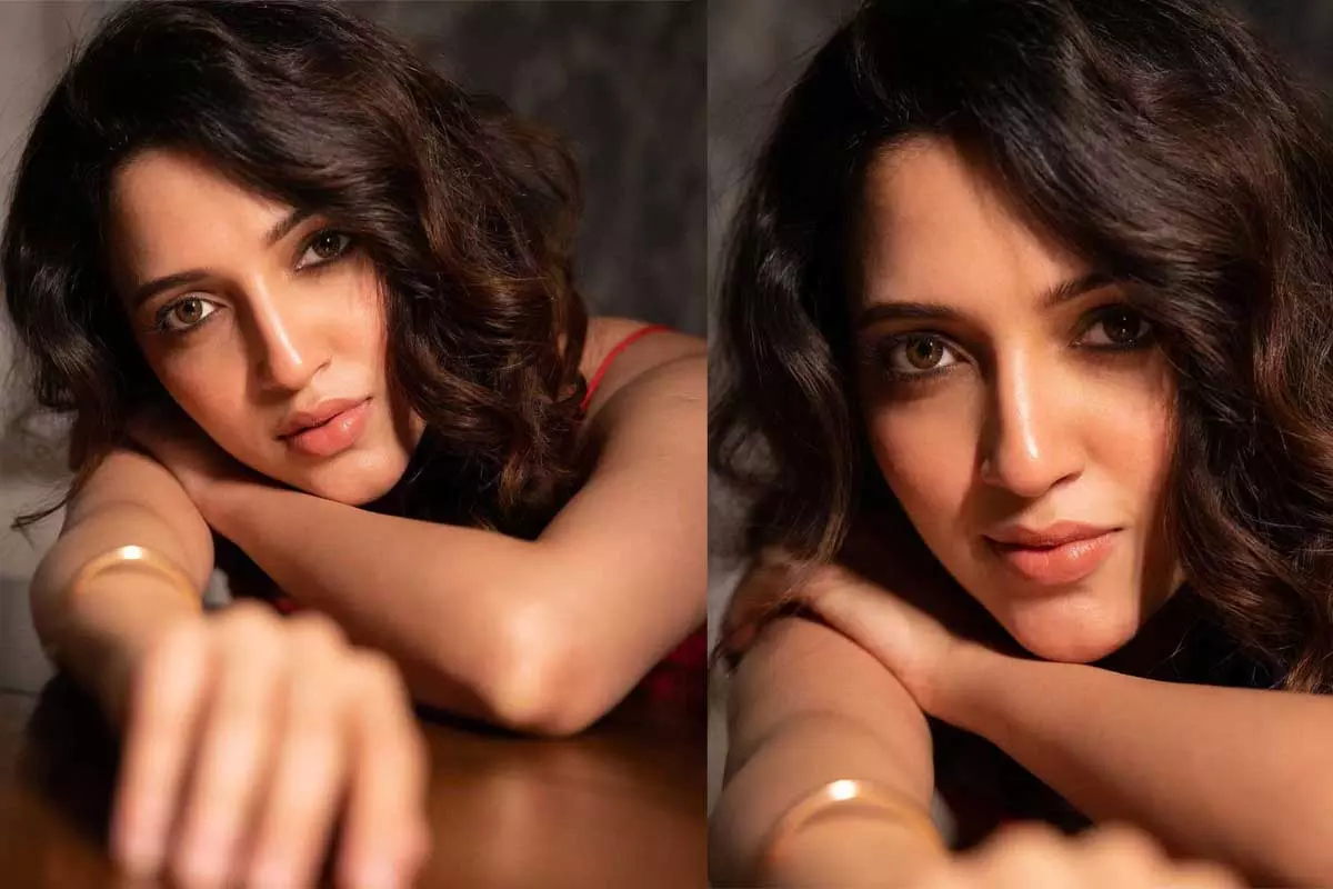 Neha Shetty Hot Photos : నేహా శెట్టి క్లీవేజ్ షో...ఆహా అనిపిస్తున్న నేహా శెట్టి