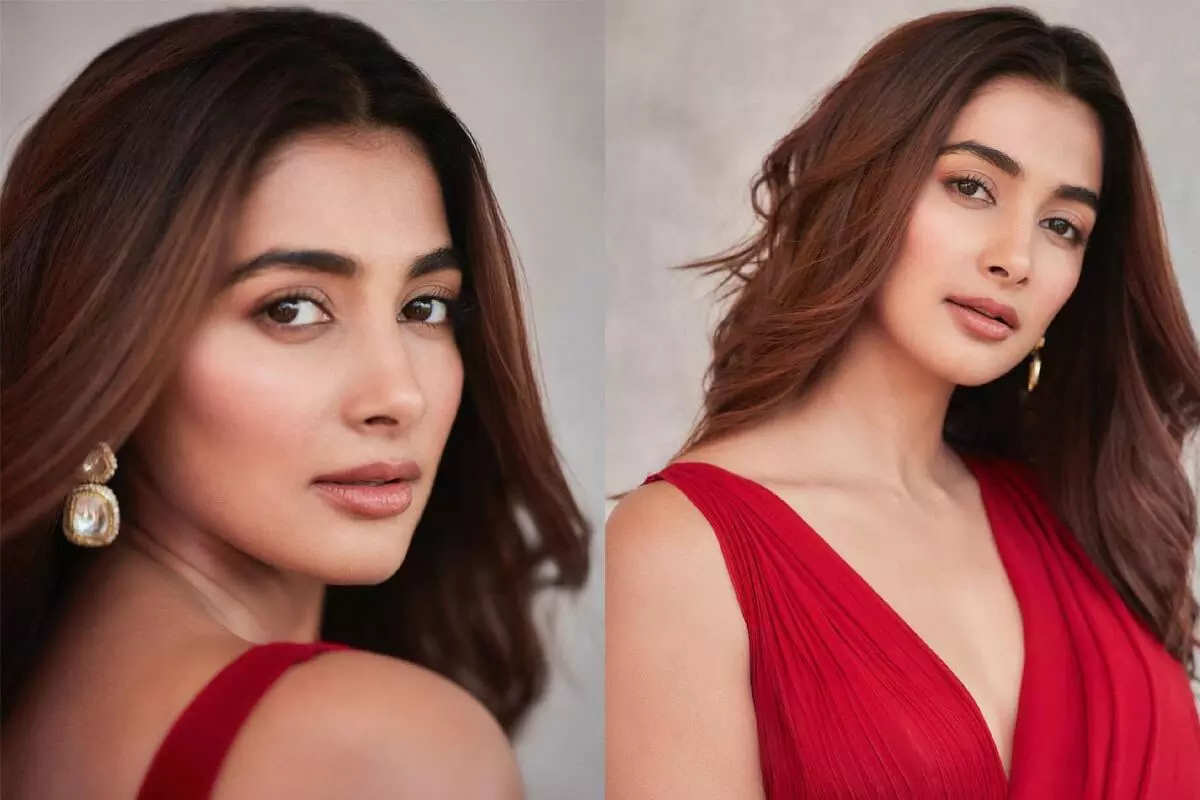 Pooja Hegde Love For RED Knows No Bounds and These Photos Are The Proof   News18