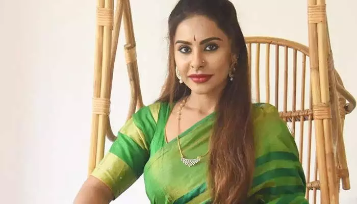 సంసార పక్షంగా మారిపోయిన శ్రీరెడ్డి! సంసార పక్షంగా మారిపోయిన శ్రీరెడ్డి!
