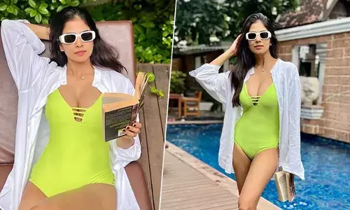 బికినిలో కుర్రాళ్లకు మత్తెక్కిస్తున్న Malavika Mohanan