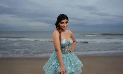 Actress Yashika Anand Photos: బిగ్ బాస్ బ్యూటీ అందాల మోత..  క్లీవేజ్ షోతో కేక పెట్టిస్తోందిగా..