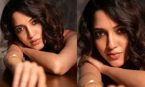 Neha Shetty Hot Photos : నేహా శెట్టి క్లీవేజ్ షో...ఆహా అనిపిస్తున్న నేహా శెట్టి